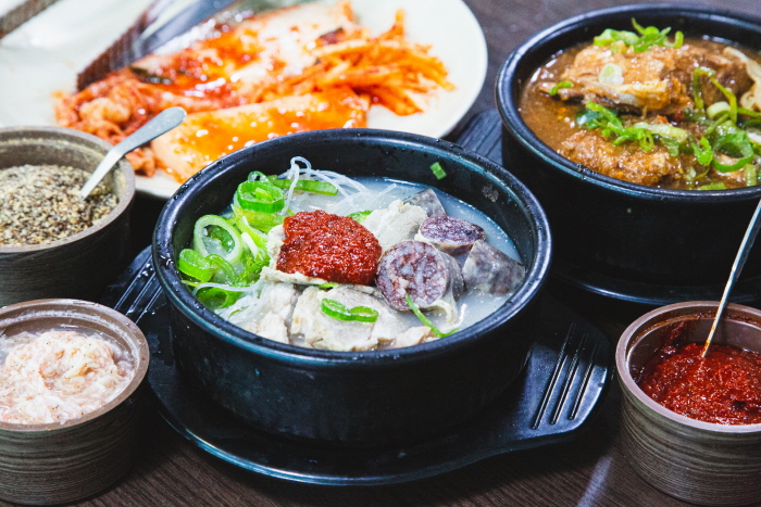 유명순대국
