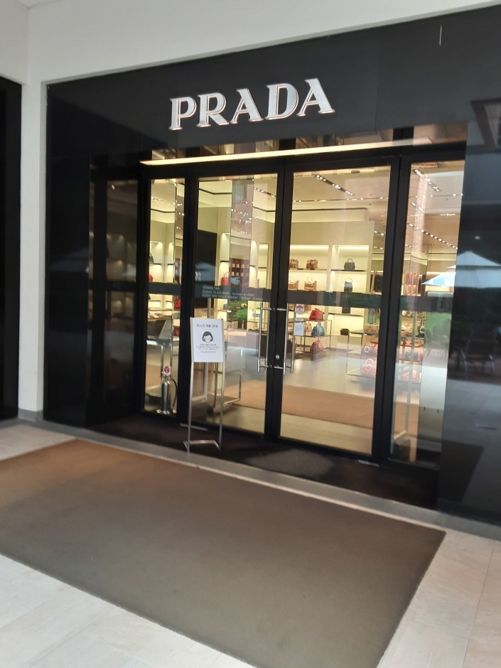 Prada - Lotte Outlets Paju Branch