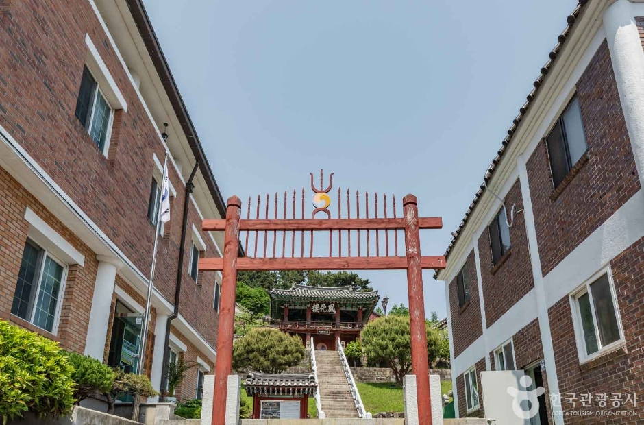Jinju Hyanggyo