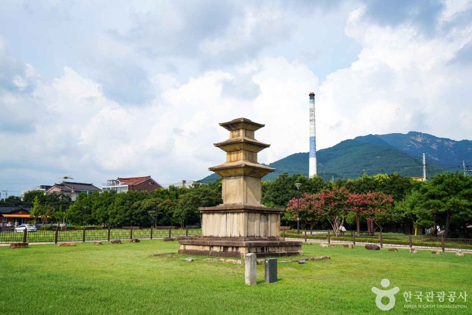 Changnyeong Suljeong-ri East Three-Story Stone Pagoda
