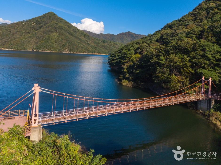 忠州湖チョンデンイ道吊橋
