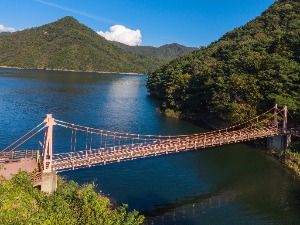 충주호 종댕이길 출렁다리