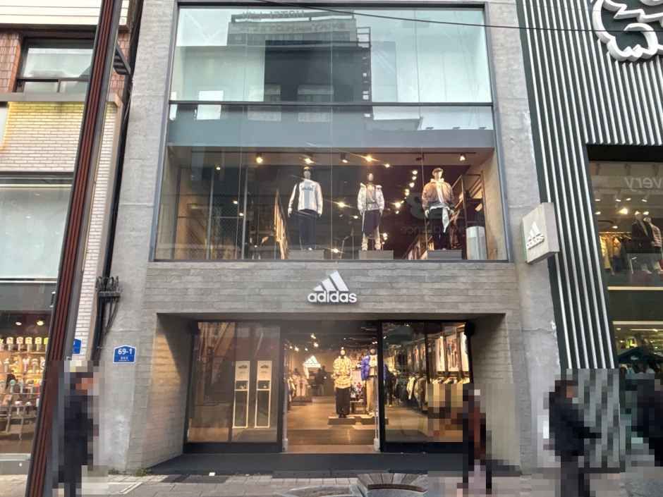 阿迪达斯 Performance 光复店