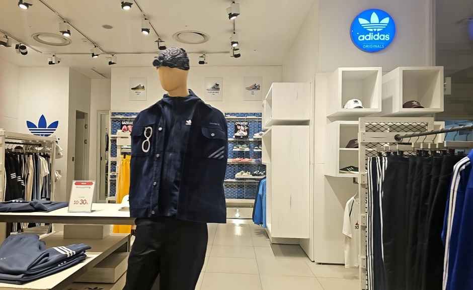 Adidas - LOTTE Department Store Gimpo Airport Branch [Tax Refund Shop](아디다스 롯데백화점 김포공항점)