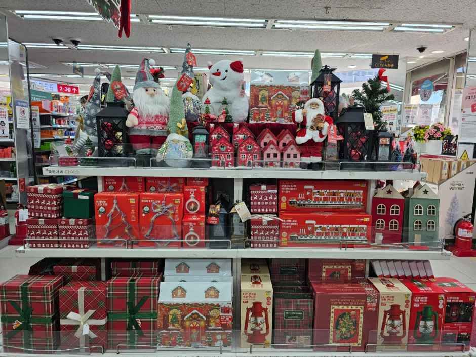 DAISO Gyeongbokgung Station Branch[Tax Refund Shop](다이소 경복궁역점)