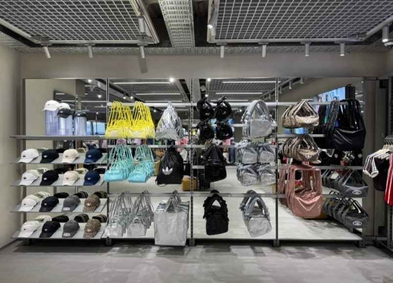 아디다스 오리지널스 명동