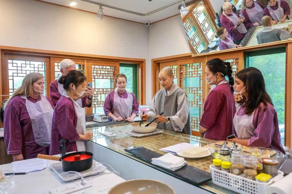 BEO Food: Hands-on Temple Food Cooking Experience