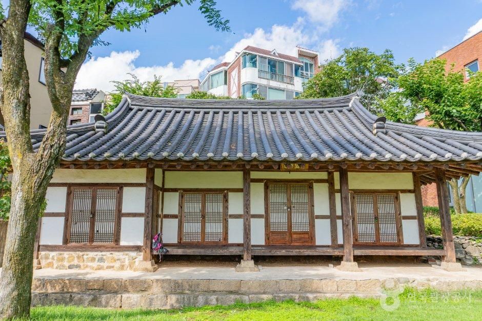 부산_금정구_요산김정한문학관 (6).jpg