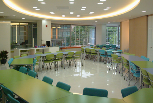 东崇艺术中心()