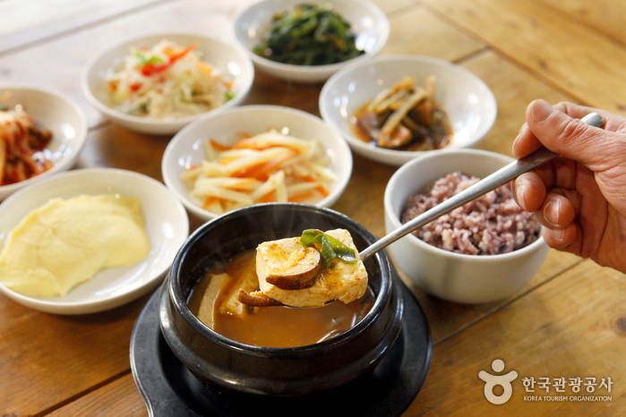 Dumeori Kitchen