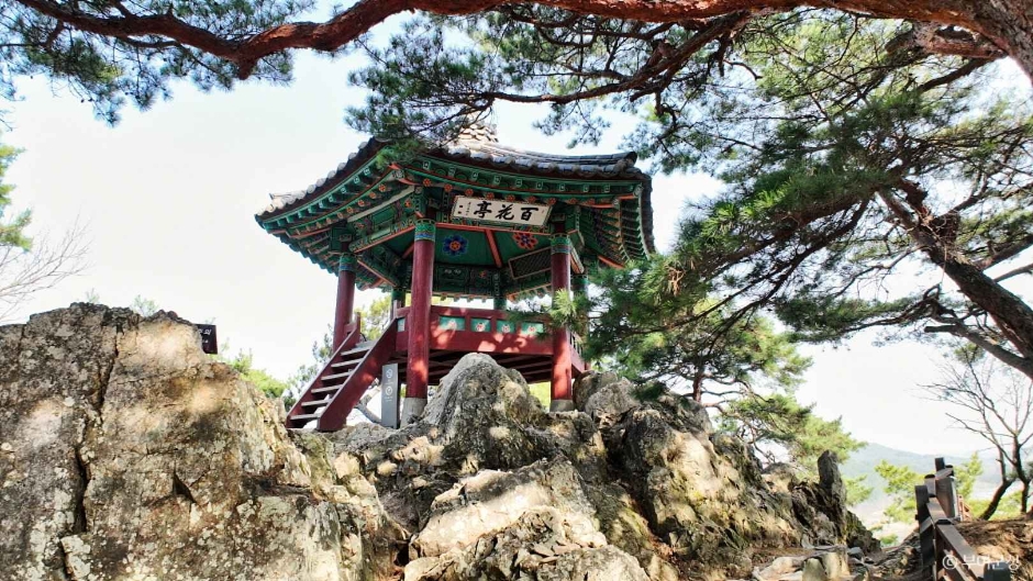 Nakhwaam Rock