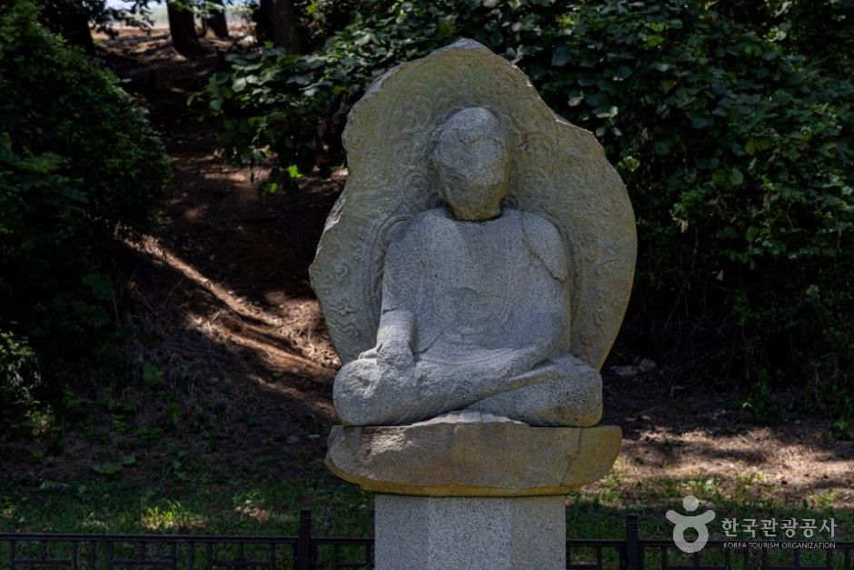 몽산리석가여래좌상