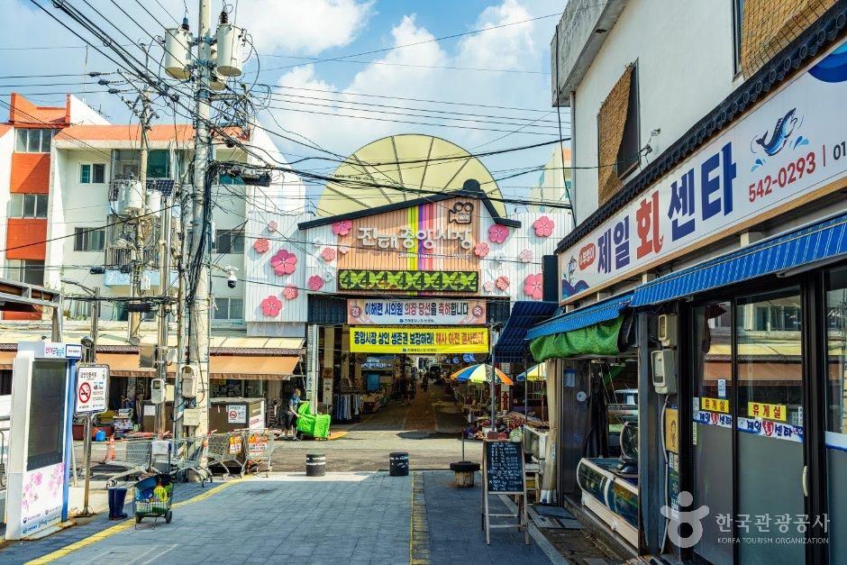 진해중앙시장 - 경상남도 창원시 진해구 벚꽃로 72 관광 명소