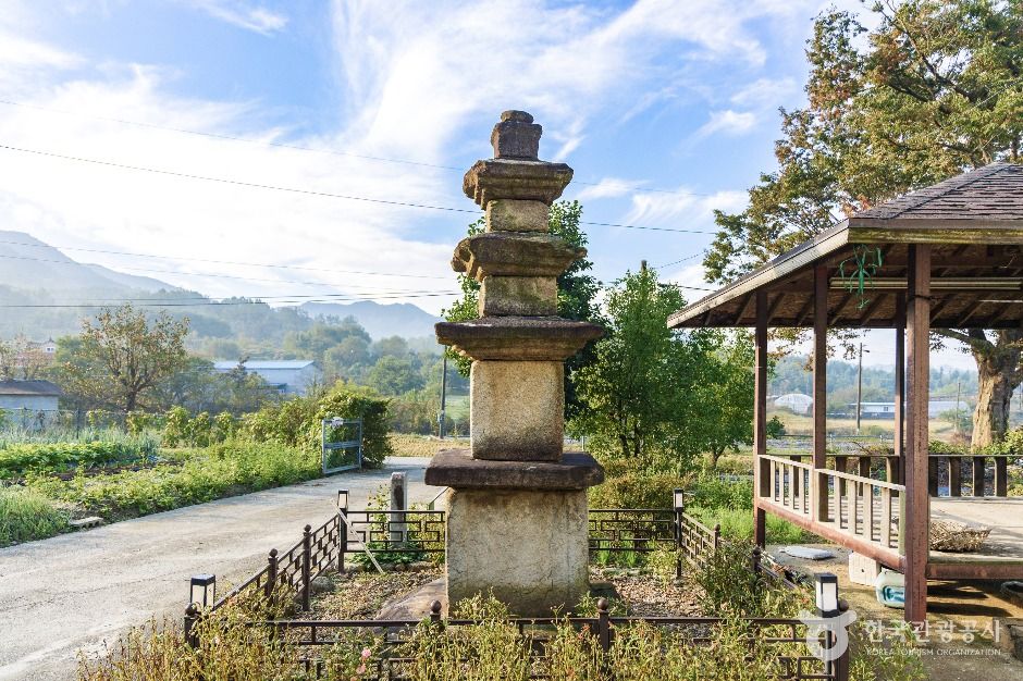 槐山保安寺三层石塔