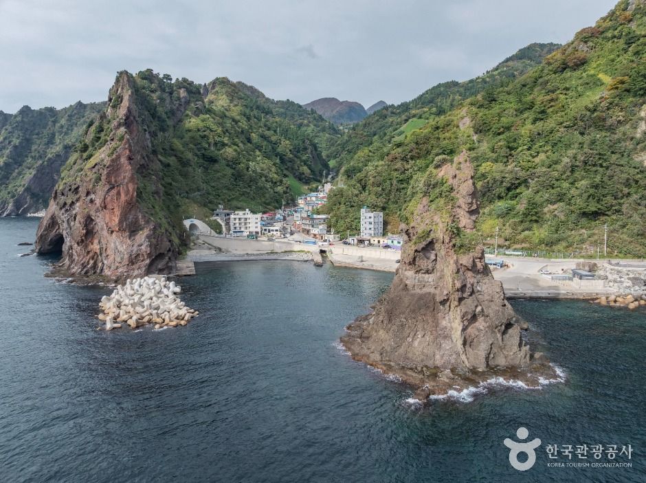 龟岩及圆柏自生地(郁陵岛·独岛国家地质公园)