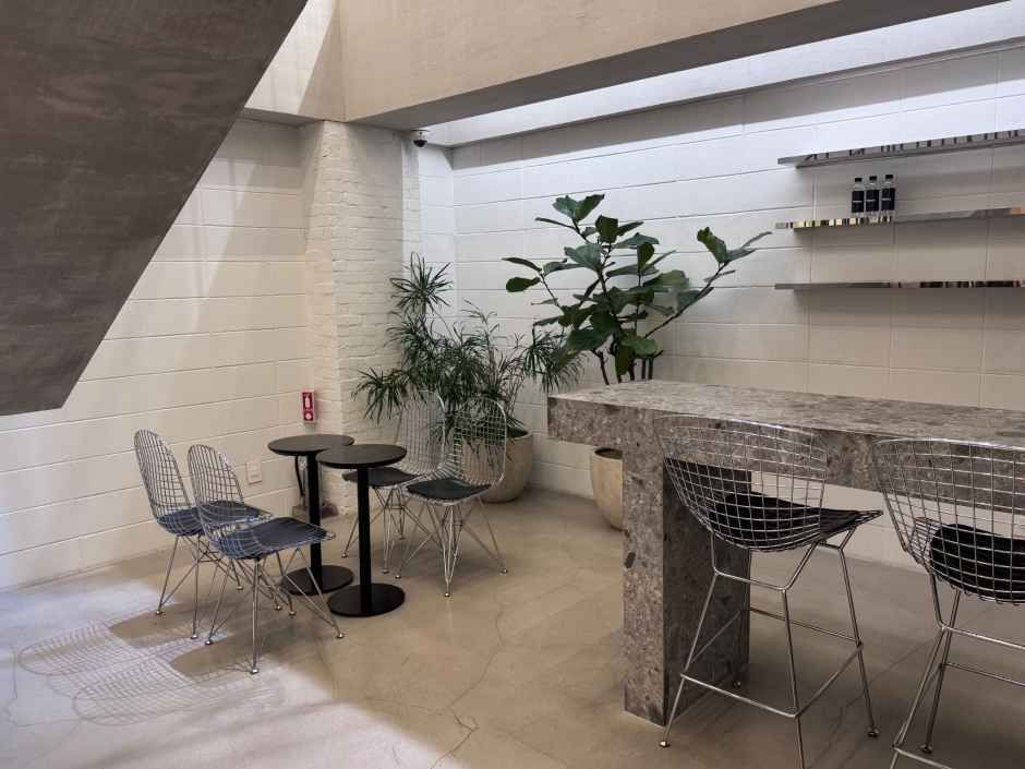 띠어리 복합 한남점