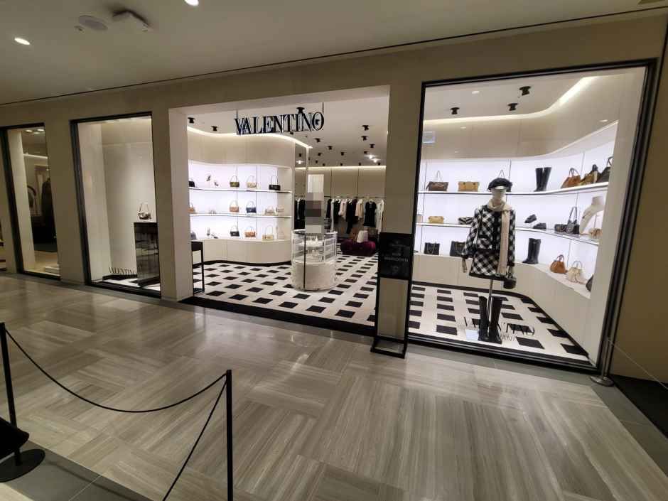 Valentino 新世界百货江南店