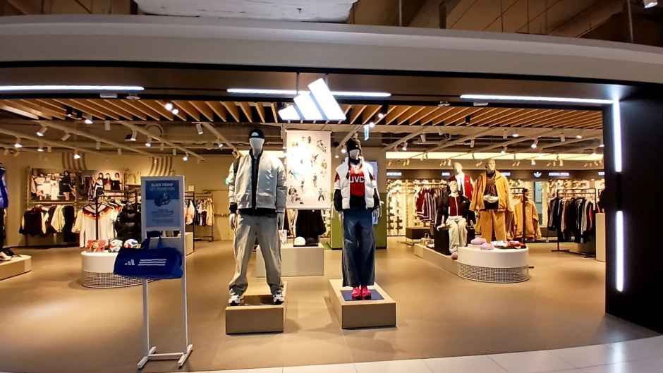 [事后免税店]阿迪达斯 TIMES STREAM店(아디다스 퍼포먼스 타임스트림점)