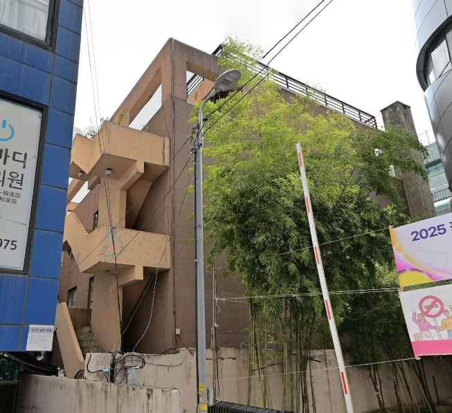 DONGINBI Myeongdong Office[Tax Refund Shop](동인비 명동지사)