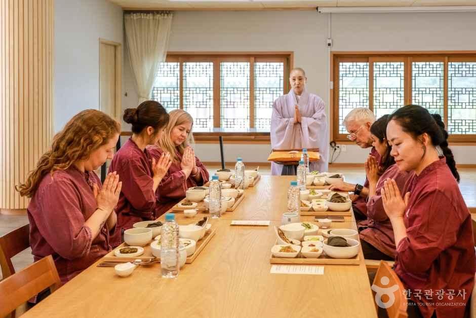 The Ogwange (Five Contemplations) Meditation Experience