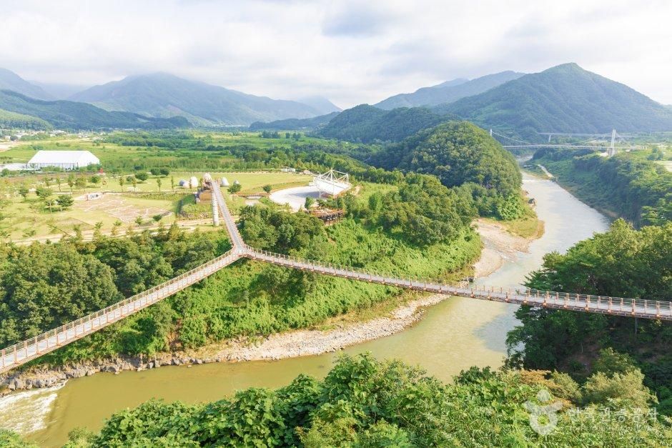 경기_포천시_한탄강 Y자 출렁다리 (1).jpg