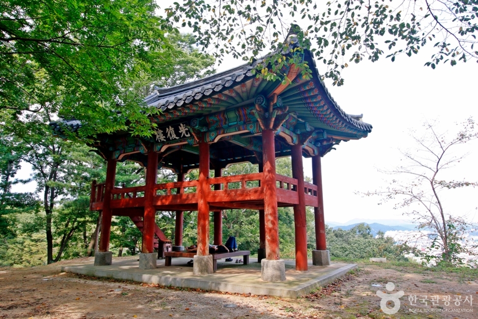 公山城光復楼