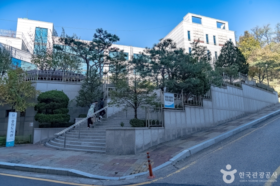 Seongnam Jungwon Library