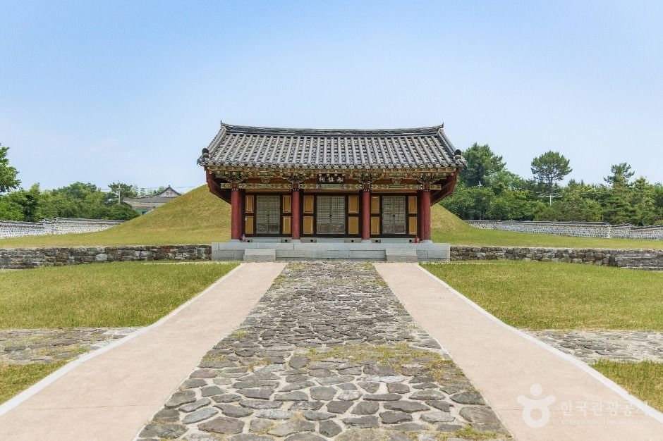 Sacheon Joomyeong Gunchong (Mass Grave of Ming Troops)
