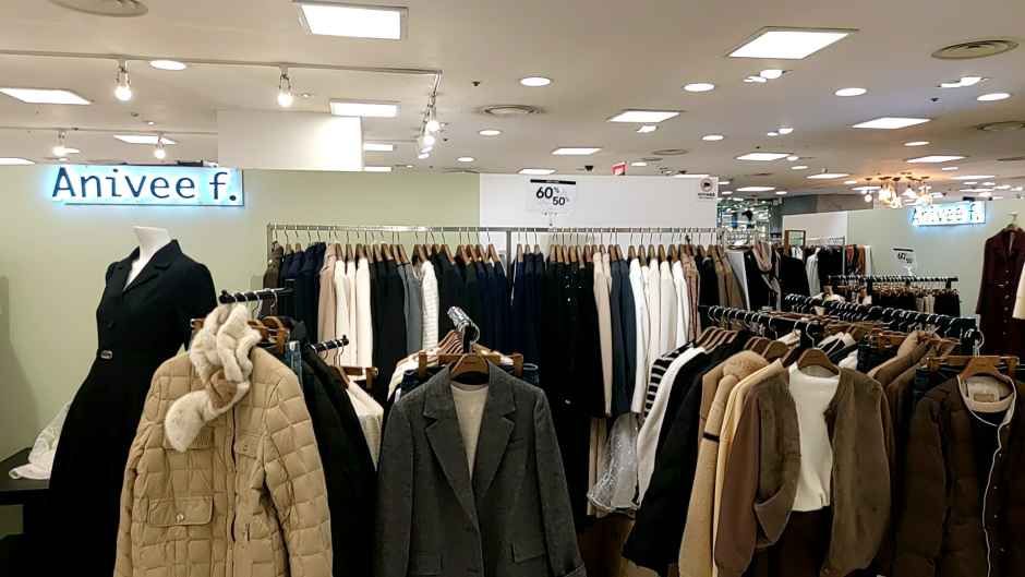 アニベエフ ニューコアアウトレット 坪村店