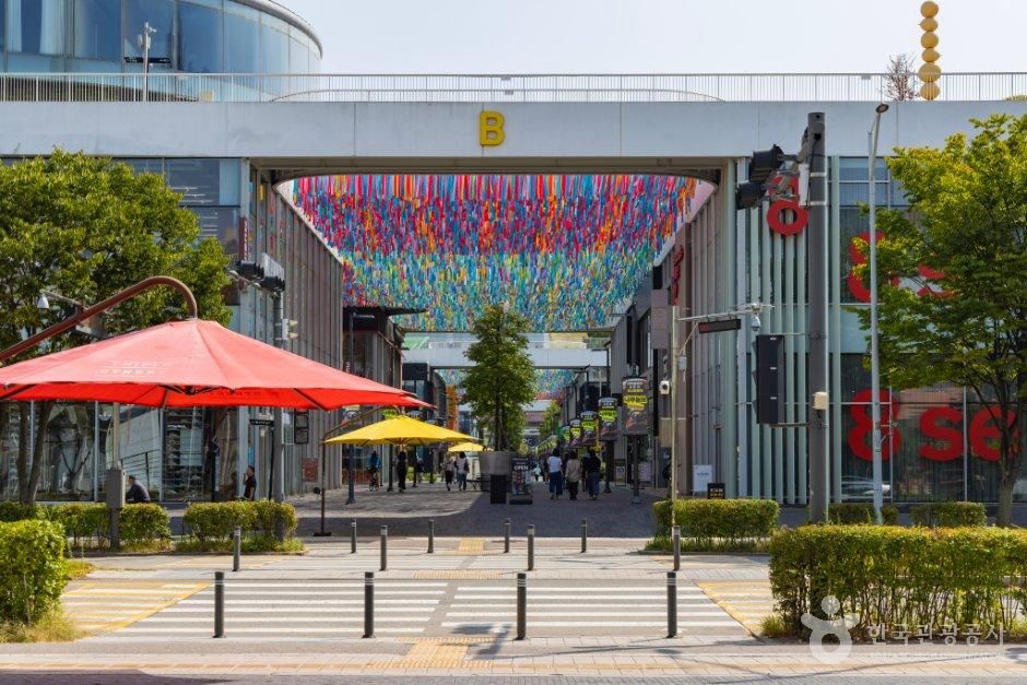 TRIPLE STREET