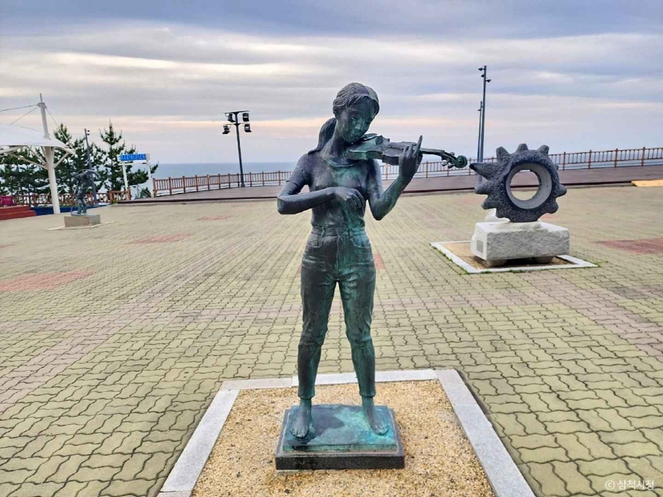 海滩雕塑公园
