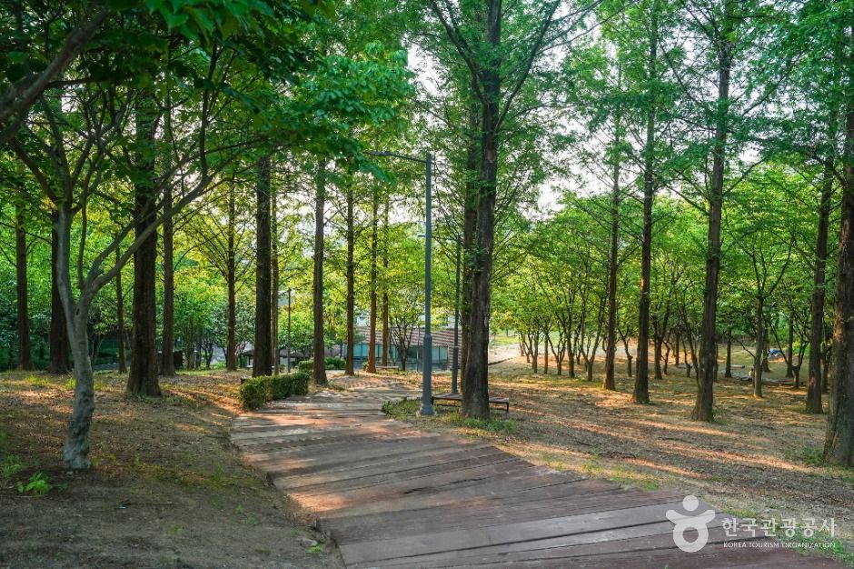 Otgol Park