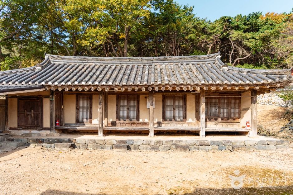 Noseong Gwolisa Shrine