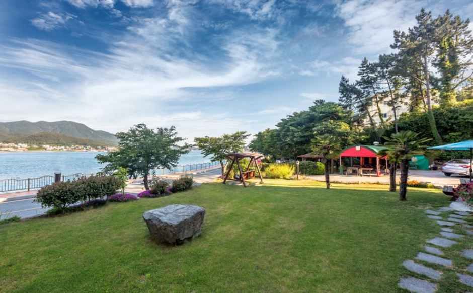 통영_늘푸른펜션_내외부 (2).jpg