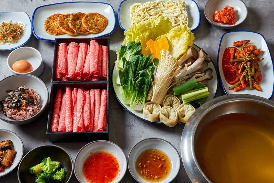 Jangsu Haneulso Insa-dong (장수하늘소 인사점)