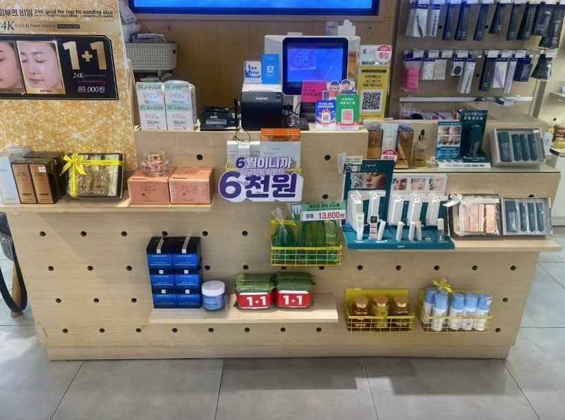 Holika Holika Sinchon Branch[Tax Refund Shop](홀리카홀리카 신촌점)