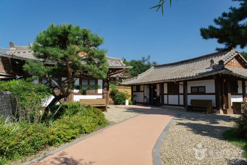 전북_전주_전주한옥마을역사관_외부_2.jpg