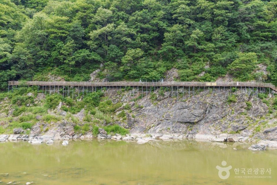 漢灘江柱状節理の道（抱川）