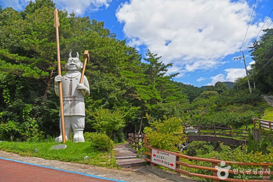 Seomjin River Dokkaebi Village