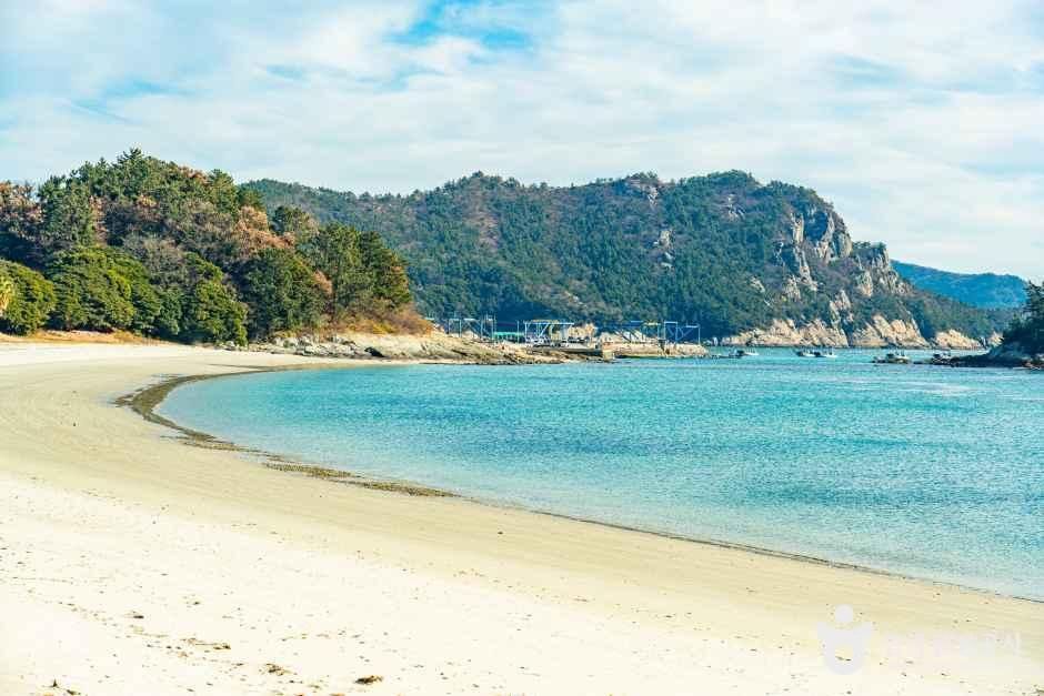 Tongni Beach