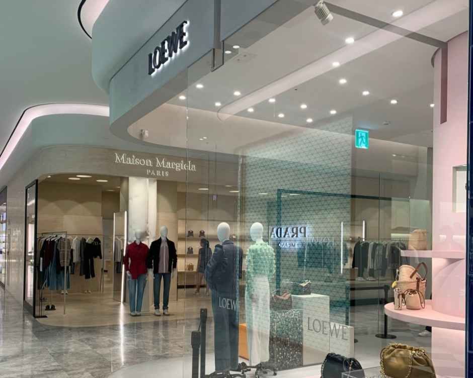 [事後免税店] LOEWE（ロエベ）・新世界百貨店サウスシティ店(로에베 신세계백화점 사우스시티점)