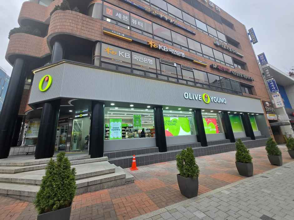 Olive Young - Hak-dong Station Branch [Tax Refund Shop] (올리브영 학동역점)