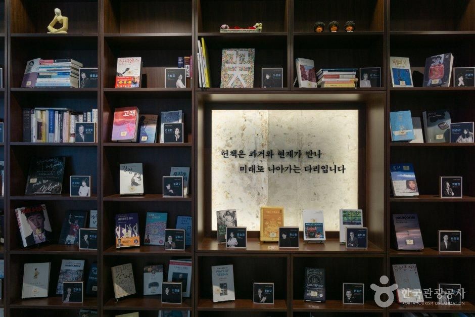 전북_전주_동문헌책도서관_내부_1.jpg