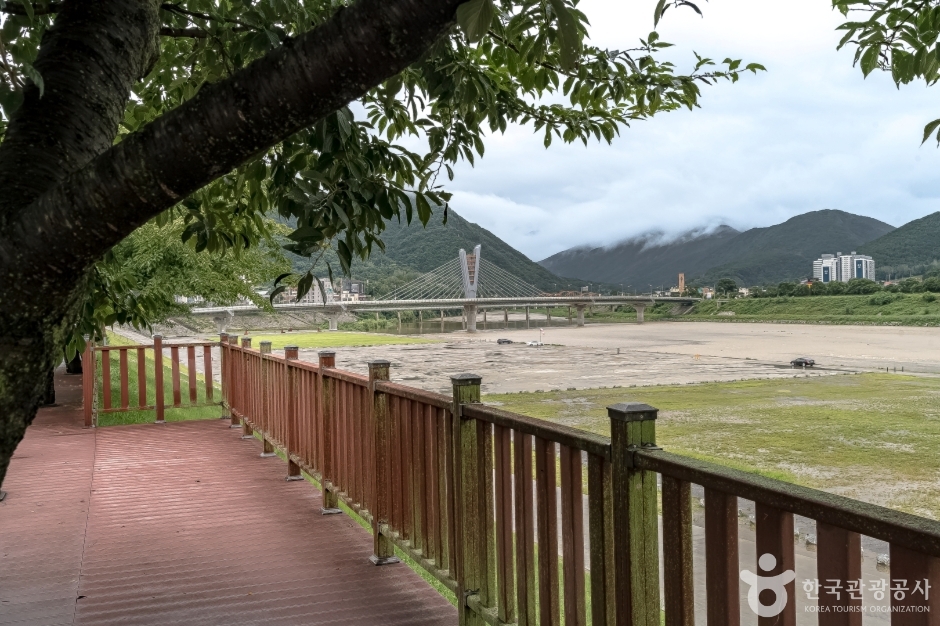 東江川辺公園