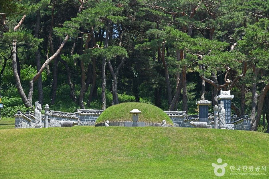 牙山 李忠武公墓