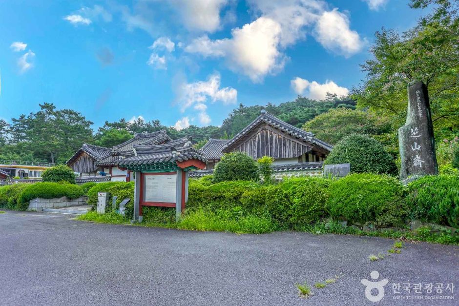 芝山齋