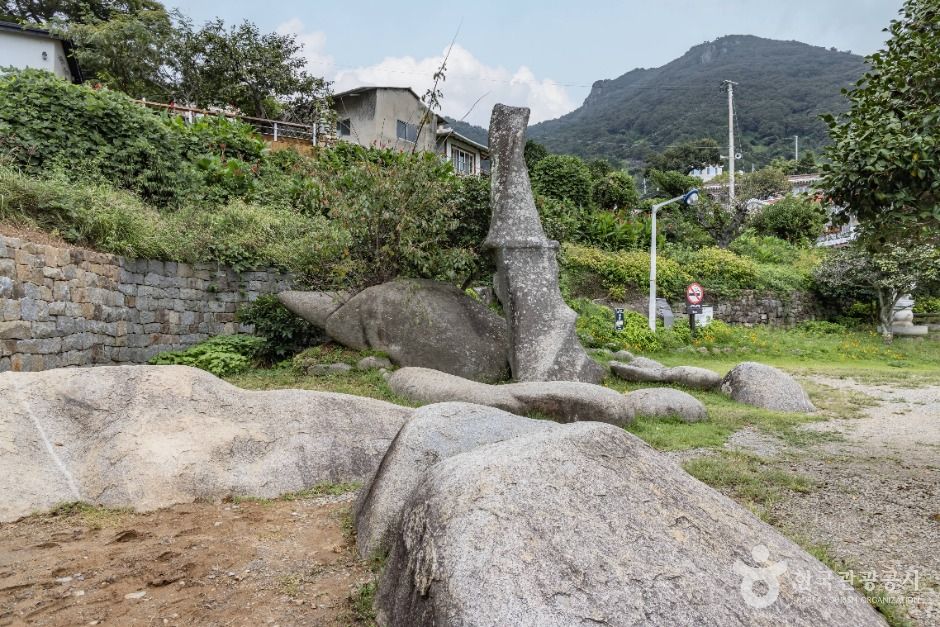 Gacheon Male and Female Rocks, Namhae