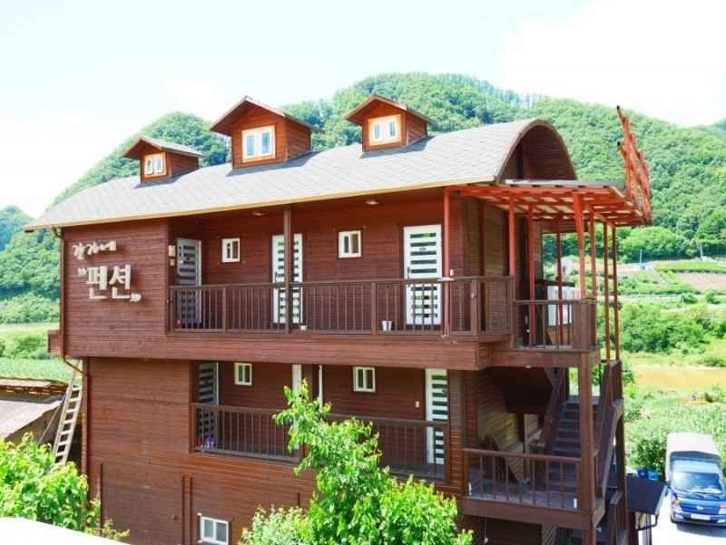 영월_강가에하얀집펜션_외부전경 (2).jpg
