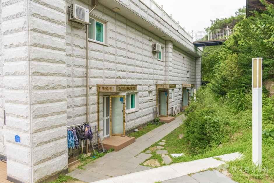 가평_가평미라몬티풀빌라펜션_전경 (1).jpg