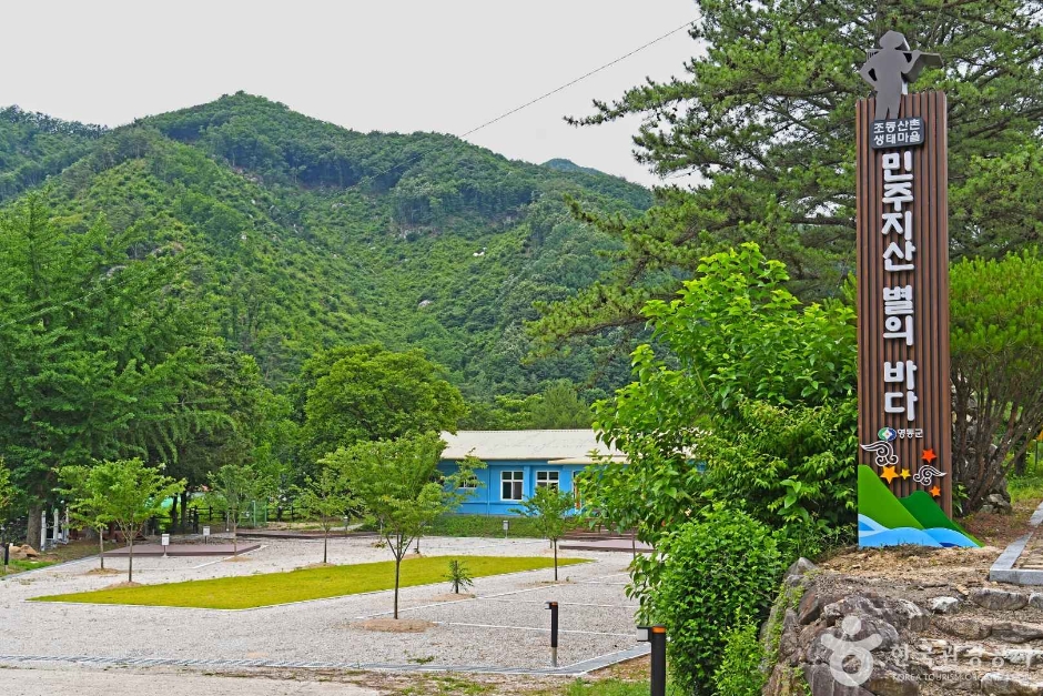 助洞山村